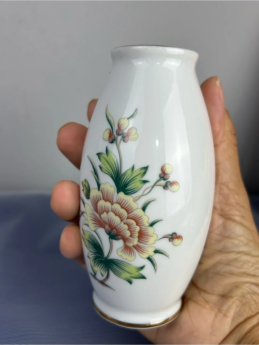 Vintage Hollohaza Hungary Porcelain floral vase with goldctrim 6